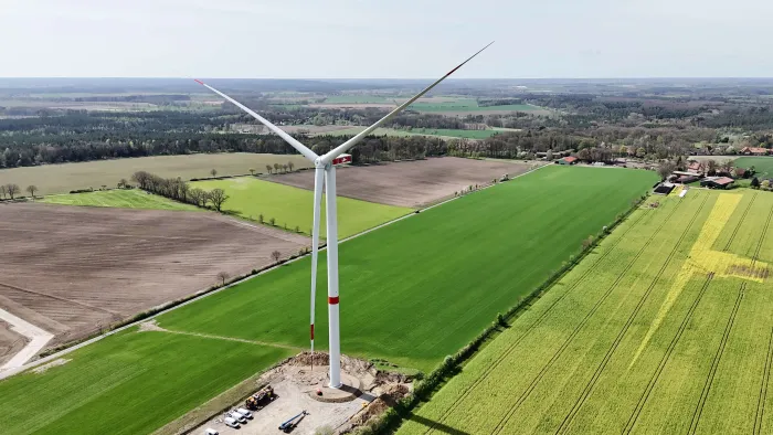 Bild mit Windrad mittig